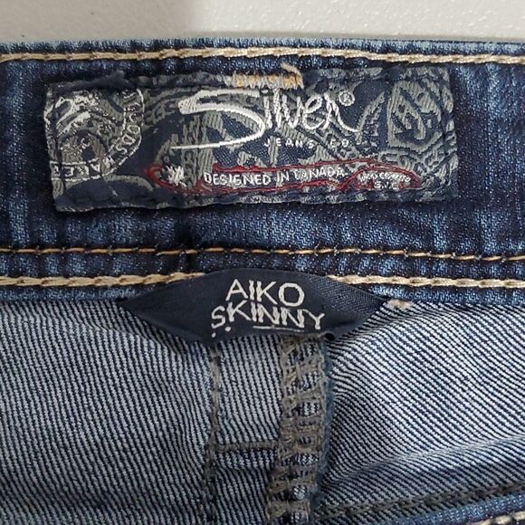 Silver Aiko dark wash 27x31 skinny jeans - Picture 6 of 8